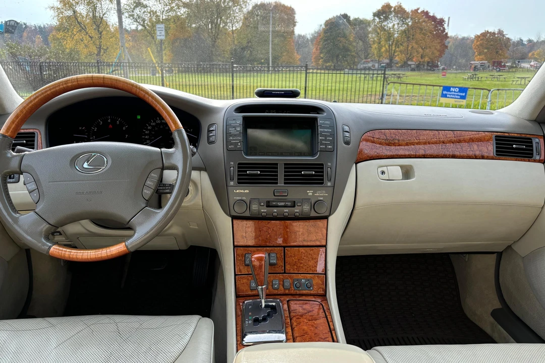 2005 Lexus LS 2nd Gen - Image 28 of 31
