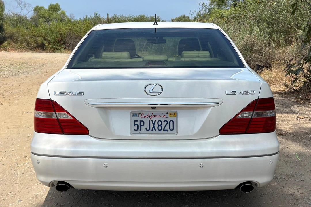 2005 Lexus LS 3rd Gen - Image 5 of 31