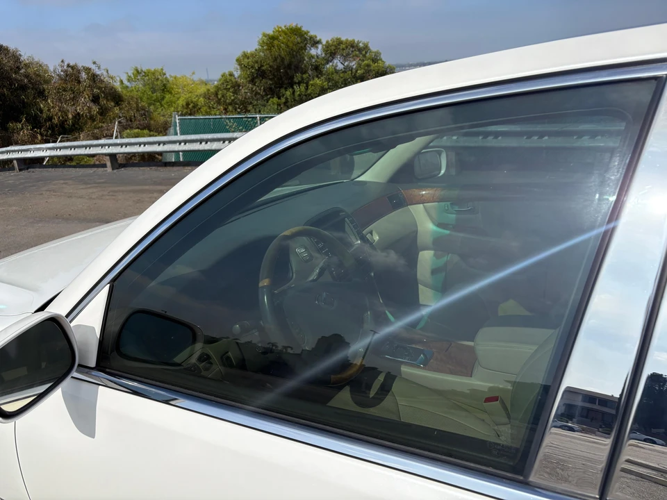 2005 Lexus LS 3rd Gen - Image 21 of 31