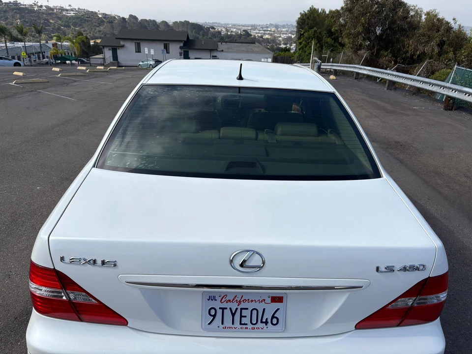2005 Lexus LS 3rd Gen - Image 9 of 31