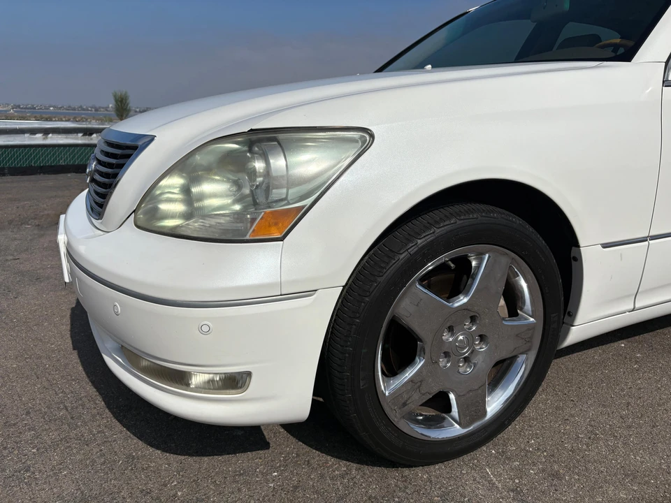 2005 Lexus LS 3rd Gen - Image 19 of 31