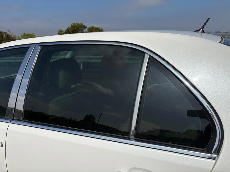 2005 Lexus LS 3rd Gen - Image 28 of 31
