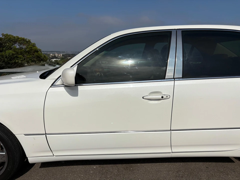 2005 Lexus LS 3rd Gen - Image 20 of 31