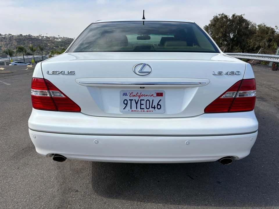 2005 Lexus LS 3rd Gen - Image 8 of 31