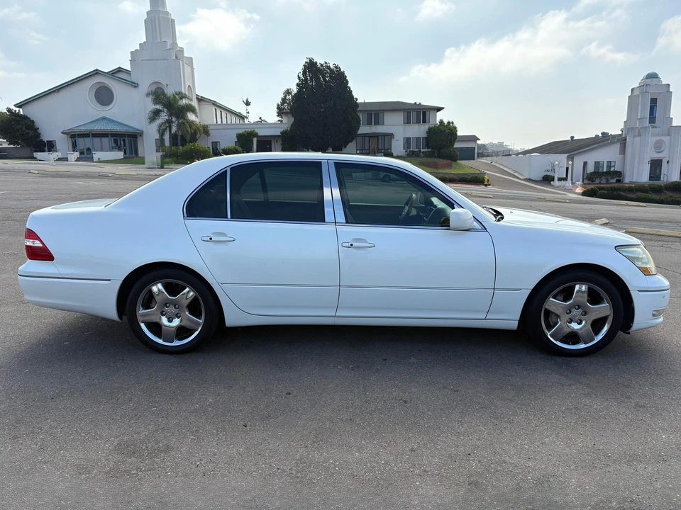 2005 Lexus LS 3rd Gen - Image 7 of 31