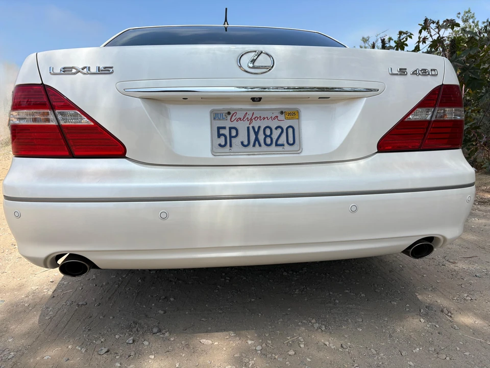 2005 Lexus LS 3rd Gen - Image 9 of 31
