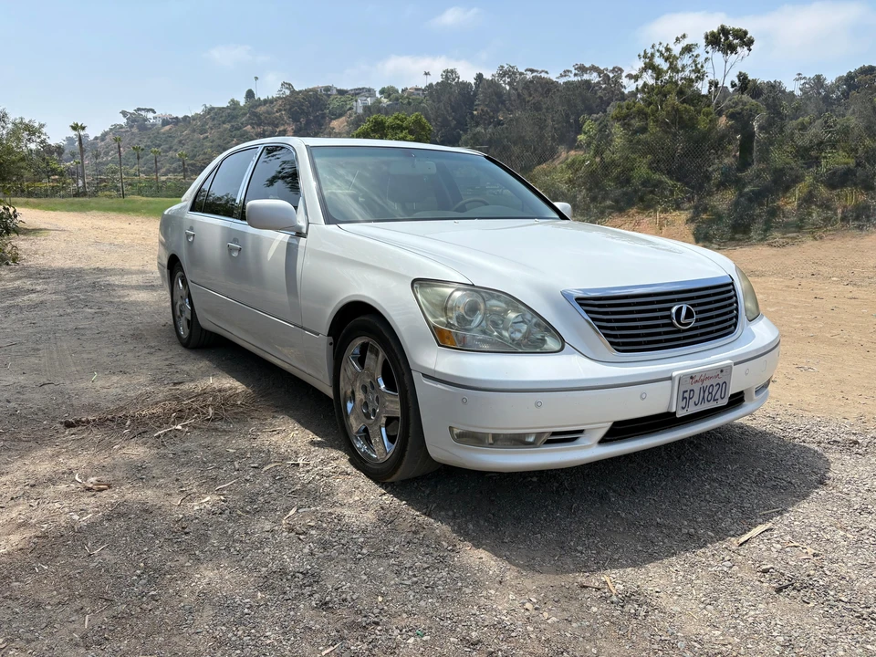 2005 Lexus LS 3rd Gen - Image 11 of 31