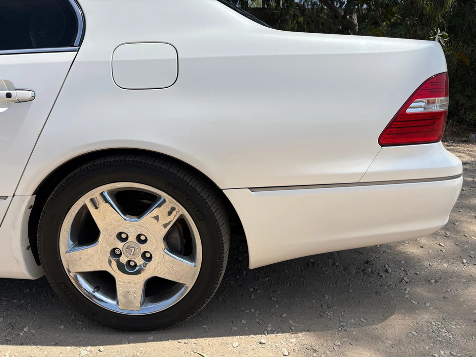 2005 Lexus LS 3rd Gen - Image 28 of 31