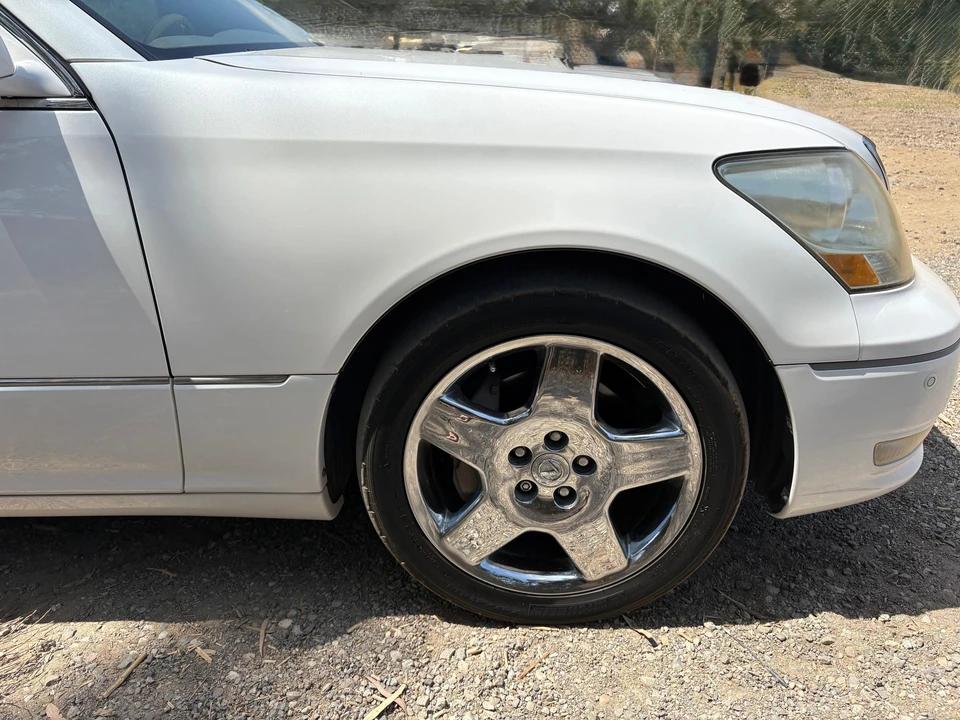 2005 Lexus LS 3rd Gen - Image 12 of 31