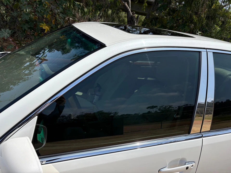 2005 Lexus LS 3rd Gen - Image 19 of 31
