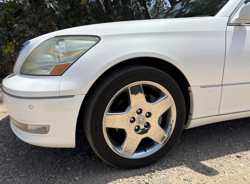 2005 Lexus LS 3rd Gen - Image 17 of 31