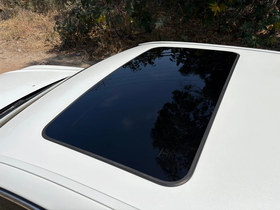 2005 Lexus LS 3rd Gen - Image 22 of 31