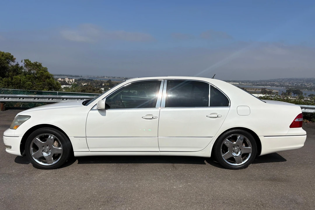 2005 Lexus LS 3rd Gen - Image 3 of 31