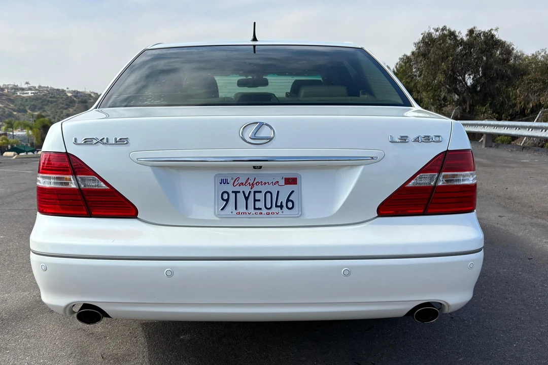 2005 Lexus LS 3rd Gen - Image 5 of 31