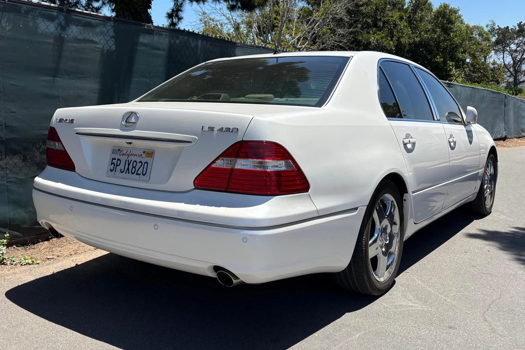 2005 Lexus LS 3rd Gen - Image 4 of 31