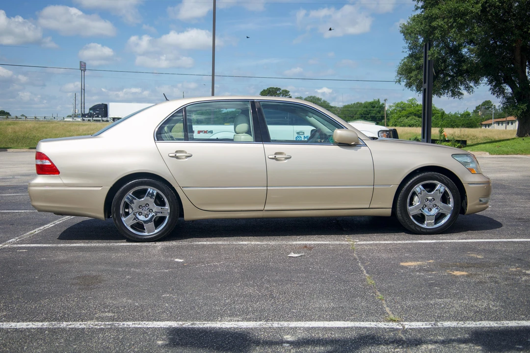 2005 Lexus LS 3rd Gen - Image 8 of 31