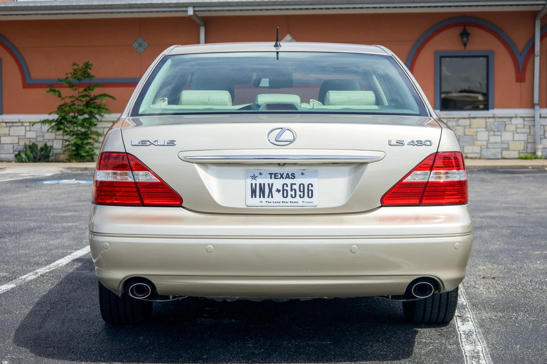 2005 Lexus LS 3rd Gen - Image 5 of 31
