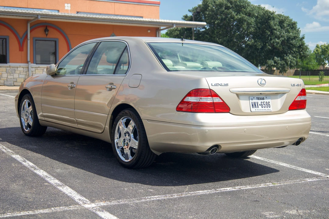 2005 Lexus LS 3rd Gen - Image 7 of 31