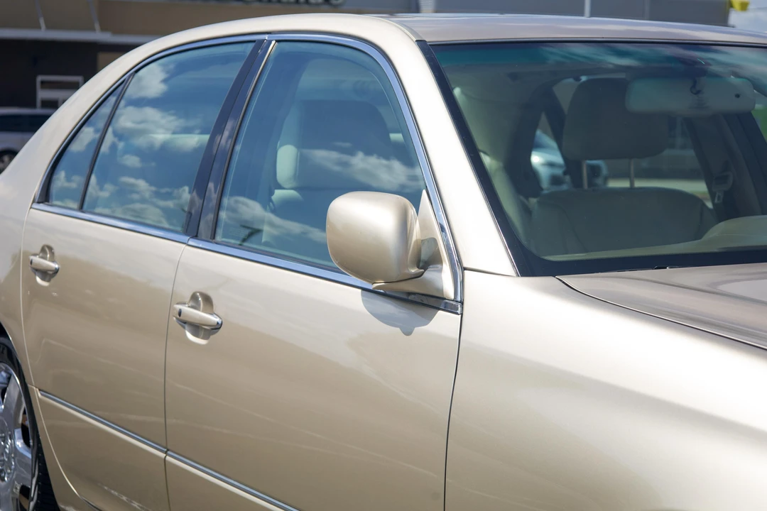 2005 Lexus LS 3rd Gen - Image 13 of 31