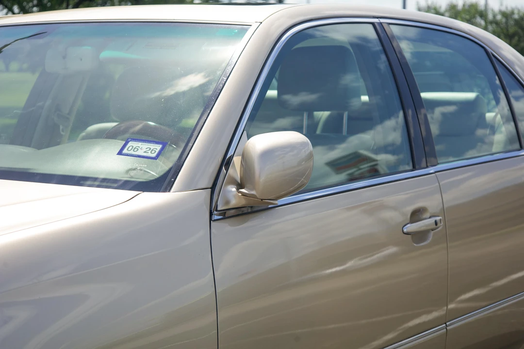 2005 Lexus LS 3rd Gen - Image 14 of 31