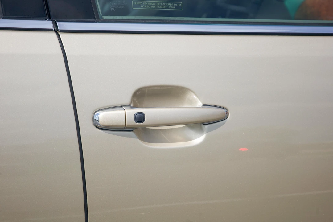 2005 Lexus LS 3rd Gen - Image 19 of 31