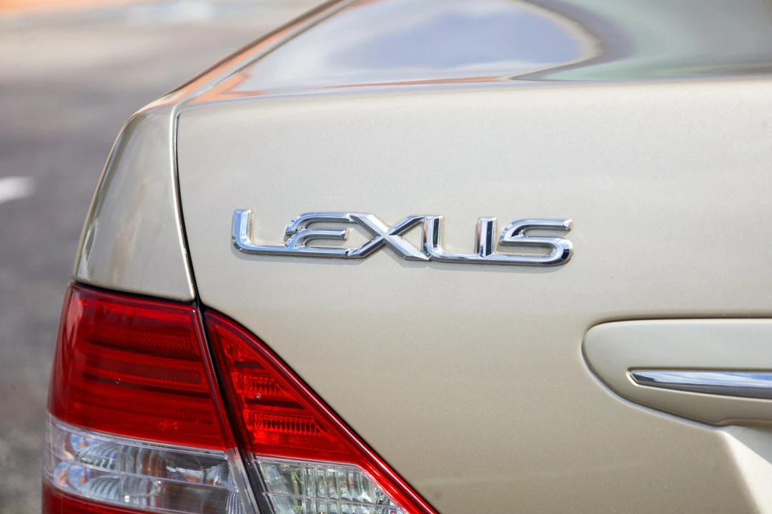 2005 Lexus LS 3rd Gen - Image 22 of 31