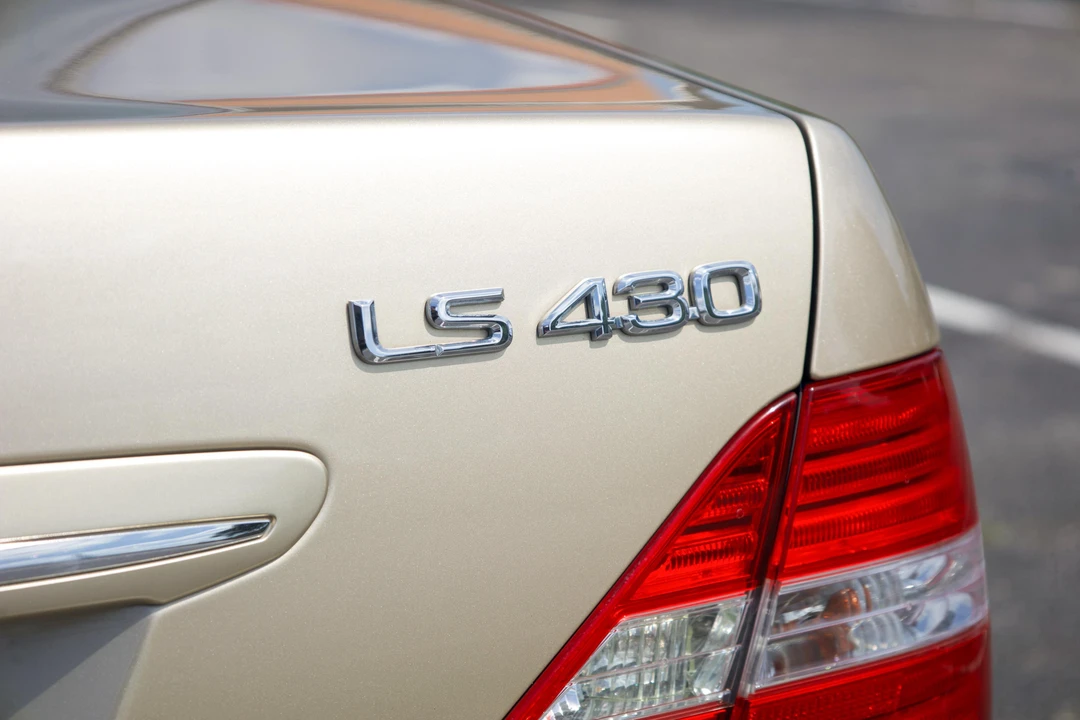 2005 Lexus LS 3rd Gen - Image 23 of 31