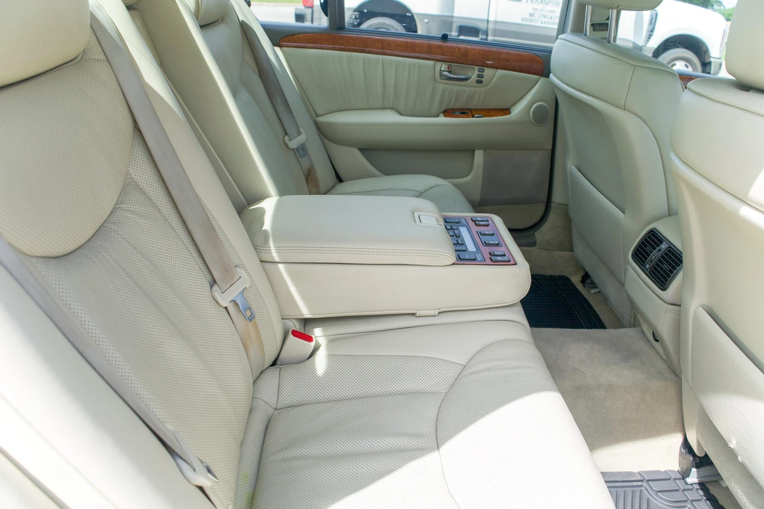 2005 Lexus LS 3rd Gen - Image 31 of 31