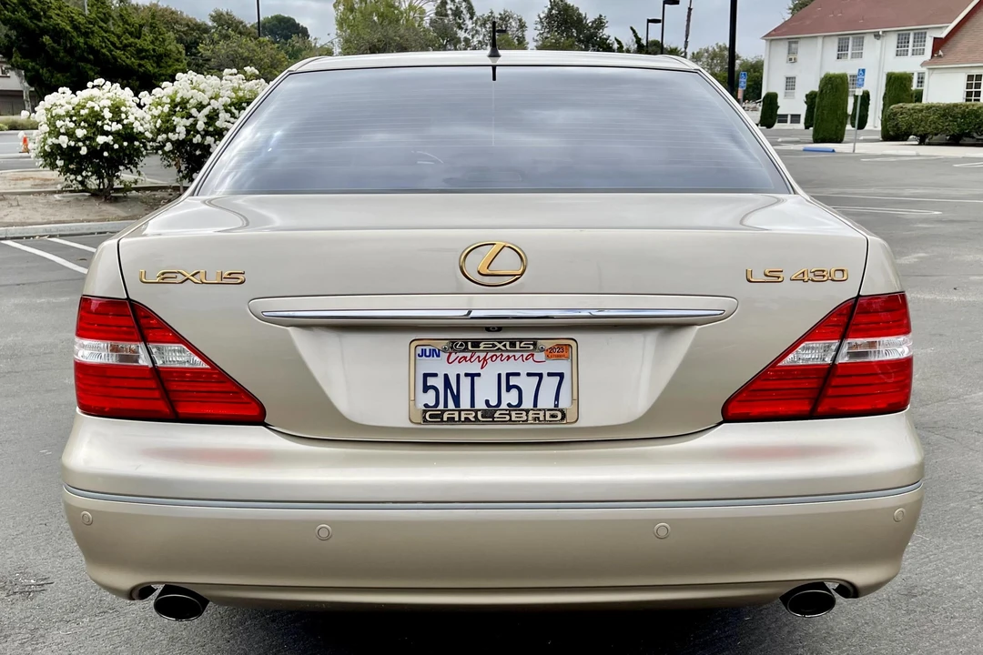 2005 Lexus LS 3rd Gen - Image 5 of 31