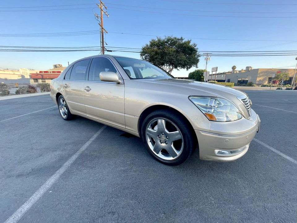 2005 Lexus LS 3rd Gen - Image 12 of 31