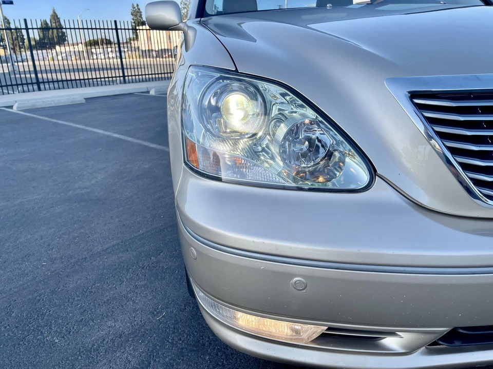 2005 Lexus LS 3rd Gen - Image 13 of 31