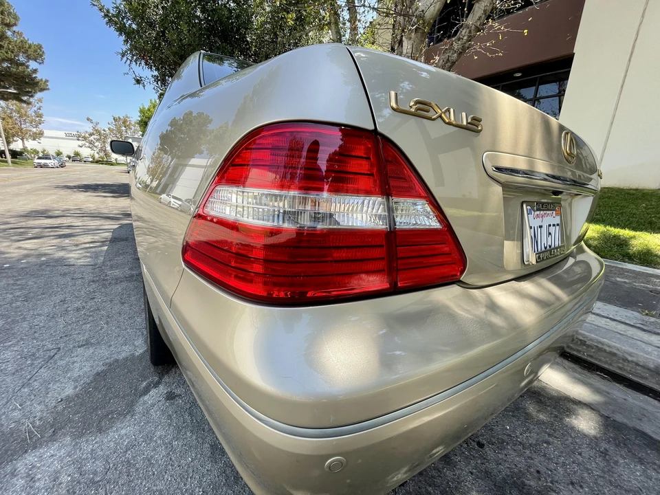 2005 Lexus LS 3rd Gen - Image 24 of 31