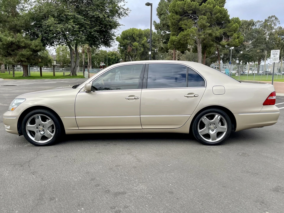 2005 Lexus LS 3rd Gen - Image 9 of 31