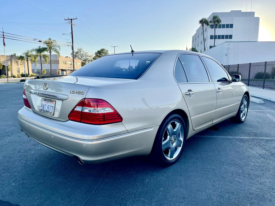 2005 Lexus LS 3rd Gen - Image 11 of 31