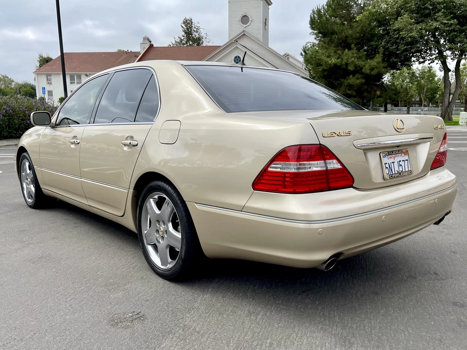 2005 Lexus LS 3rd Gen - Image 10 of 31