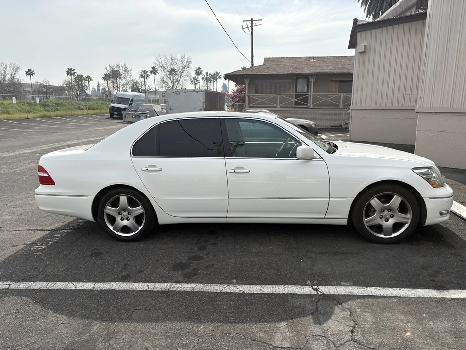 2005 Lexus LS 3rd Gen - Image 4 of 21
