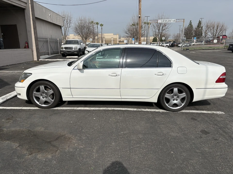 2005 Lexus LS 3rd Gen - Image 2 of 21