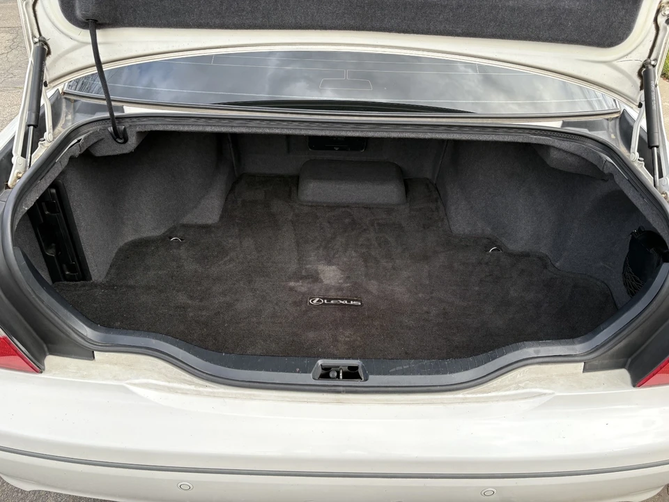 2005 Lexus LS 3rd Gen - Image 21 of 21