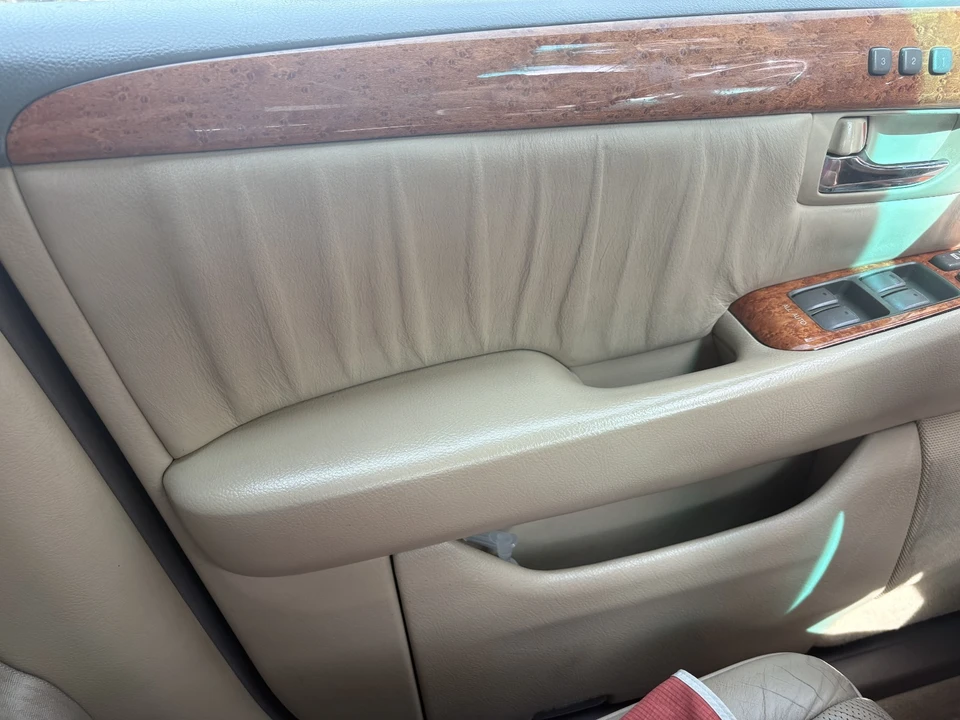 2005 Lexus LS 3rd Gen - Image 13 of 21