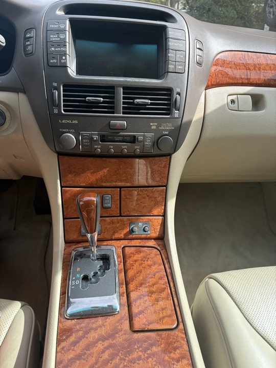 2005 Lexus LS 3rd Gen - Image 14 of 21