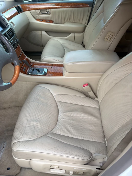 2005 Lexus LS 3rd Gen - Image 9 of 21