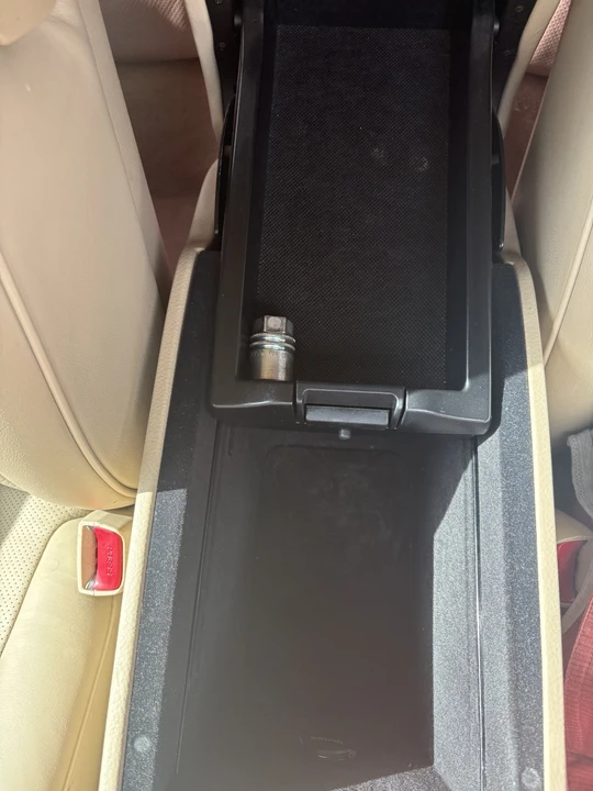 2005 Lexus LS 3rd Gen - Image 15 of 21