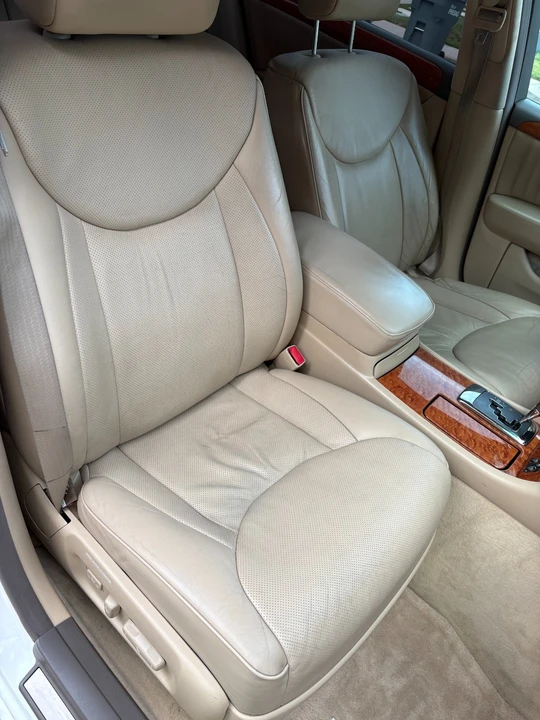 2005 Lexus LS 3rd Gen - Image 11 of 21