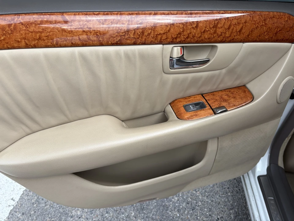 2005 Lexus LS 3rd Gen - Image 20 of 21