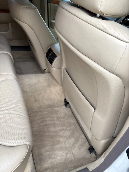2005 Lexus LS 3rd Gen - Image 19 of 21
