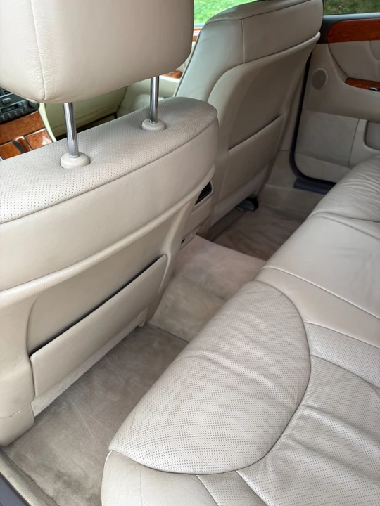 2005 Lexus LS 3rd Gen - Image 17 of 21
