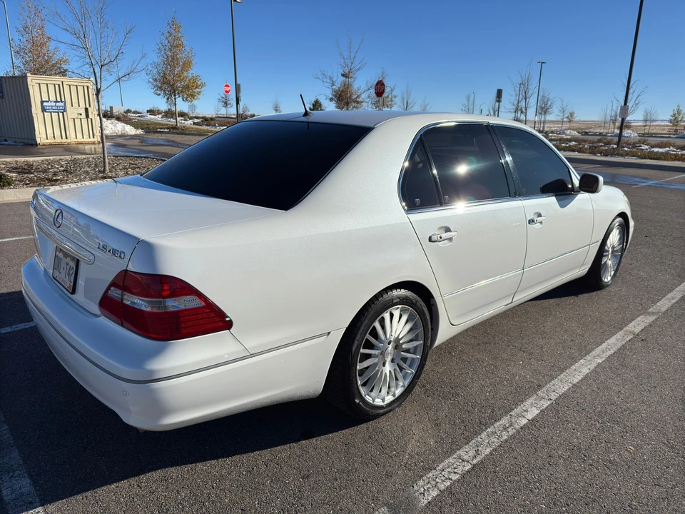2005 Lexus LS 3rd Gen - Image 16 of 31
