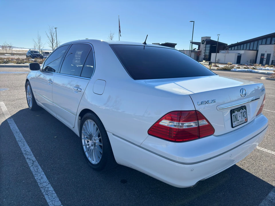2005 Lexus LS 3rd Gen - Image 13 of 31