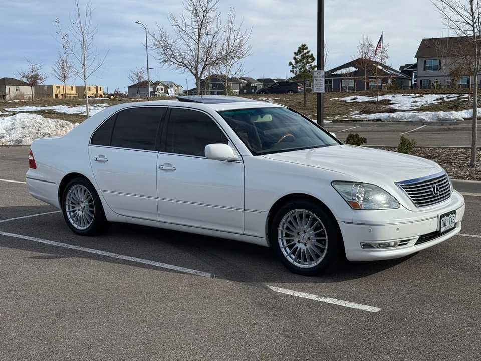 2005 Lexus LS 3rd Gen - Image 18 of 31