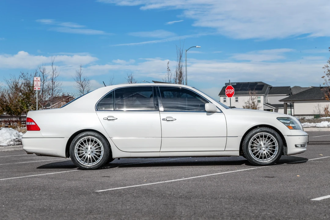 2005 Lexus LS 3rd Gen - Image 8 of 31